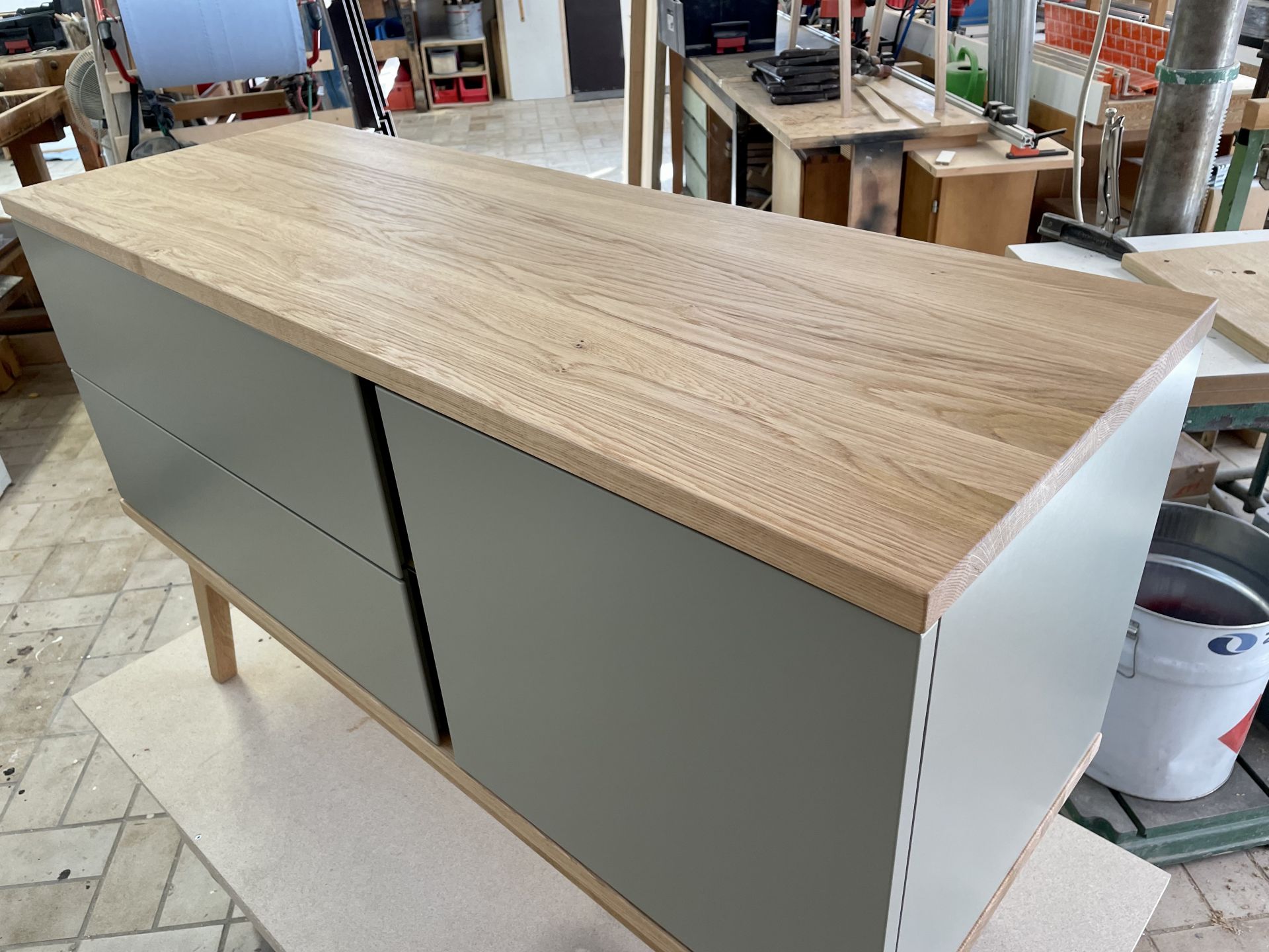 Breitenverleimte Massivholz-Deckplatte